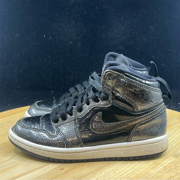 Nike Air Jordan Retro 1 High BP Youth Shoes Sz 12C Youth Glossy Black 705303-017 - Picture 2 of 10